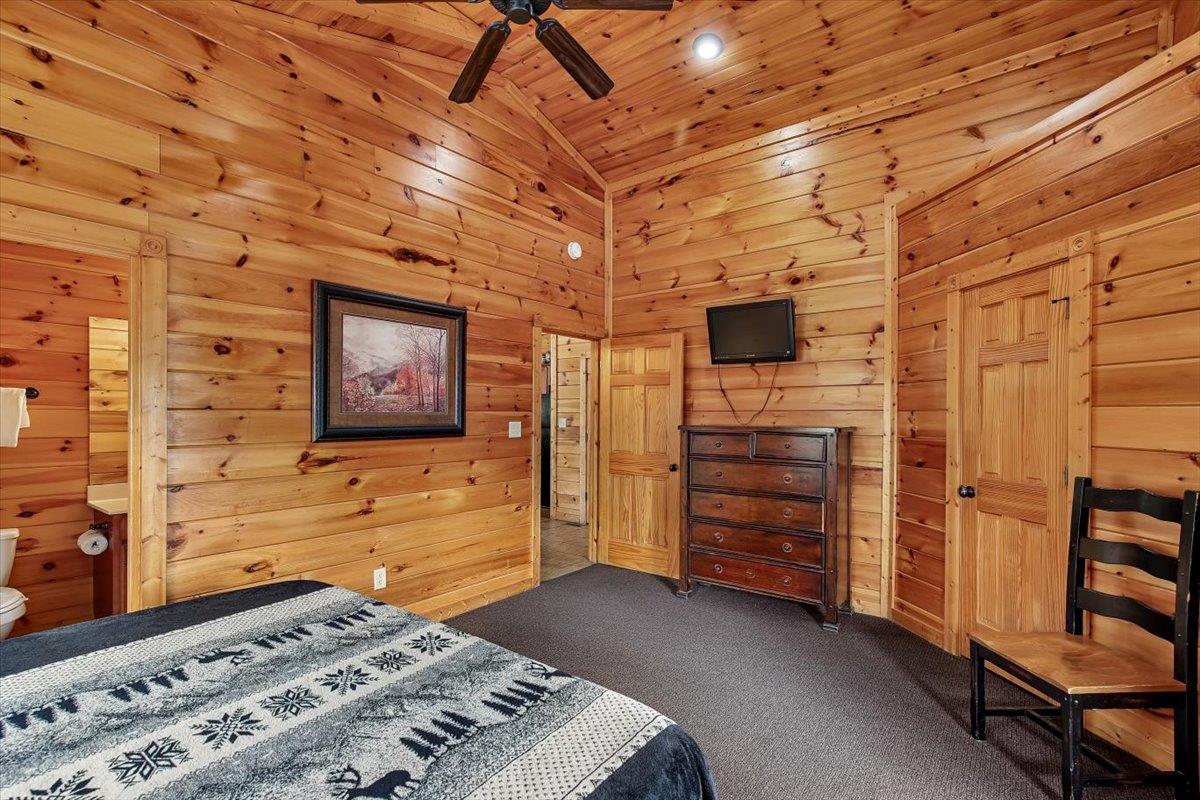11Primary Bedroom