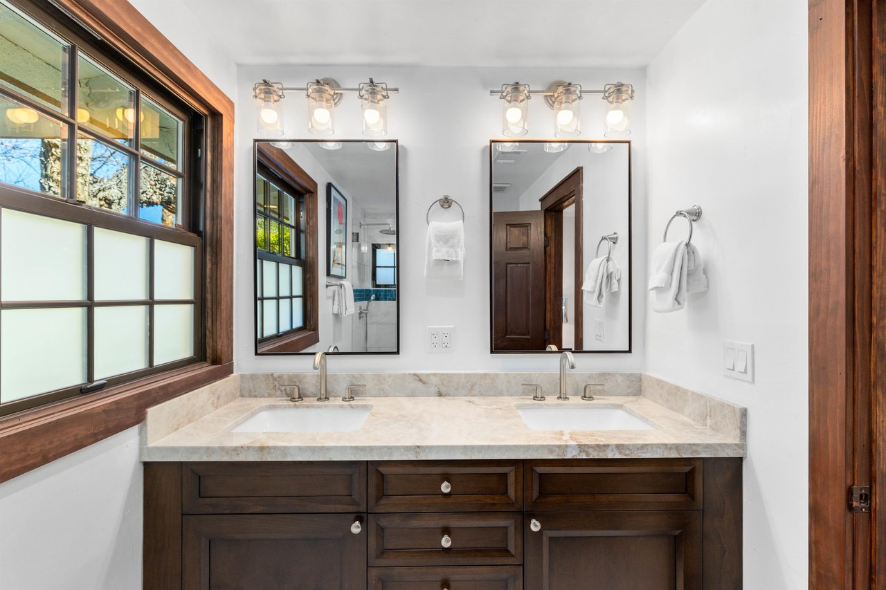 Primary en suiite bathroom