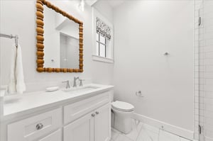2nd King Bathroom, 1st Floor
