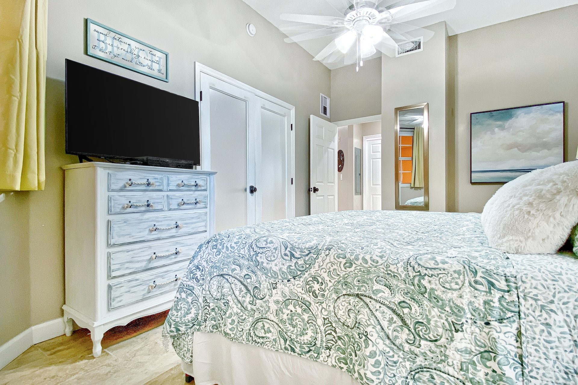 Harborview Grande 404 22