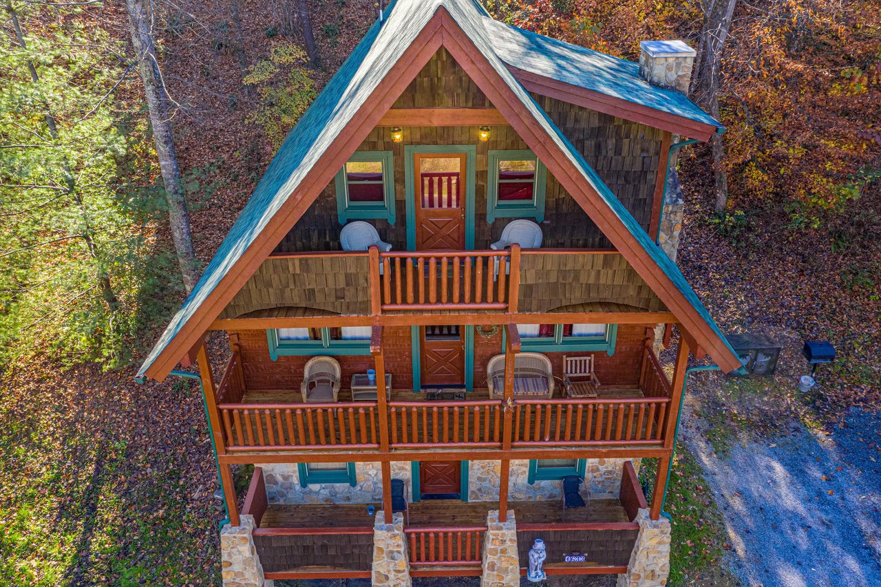 Back of A Beary Nice Cabin