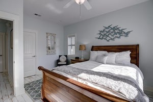 Queen Bedroom, 2nd Floor