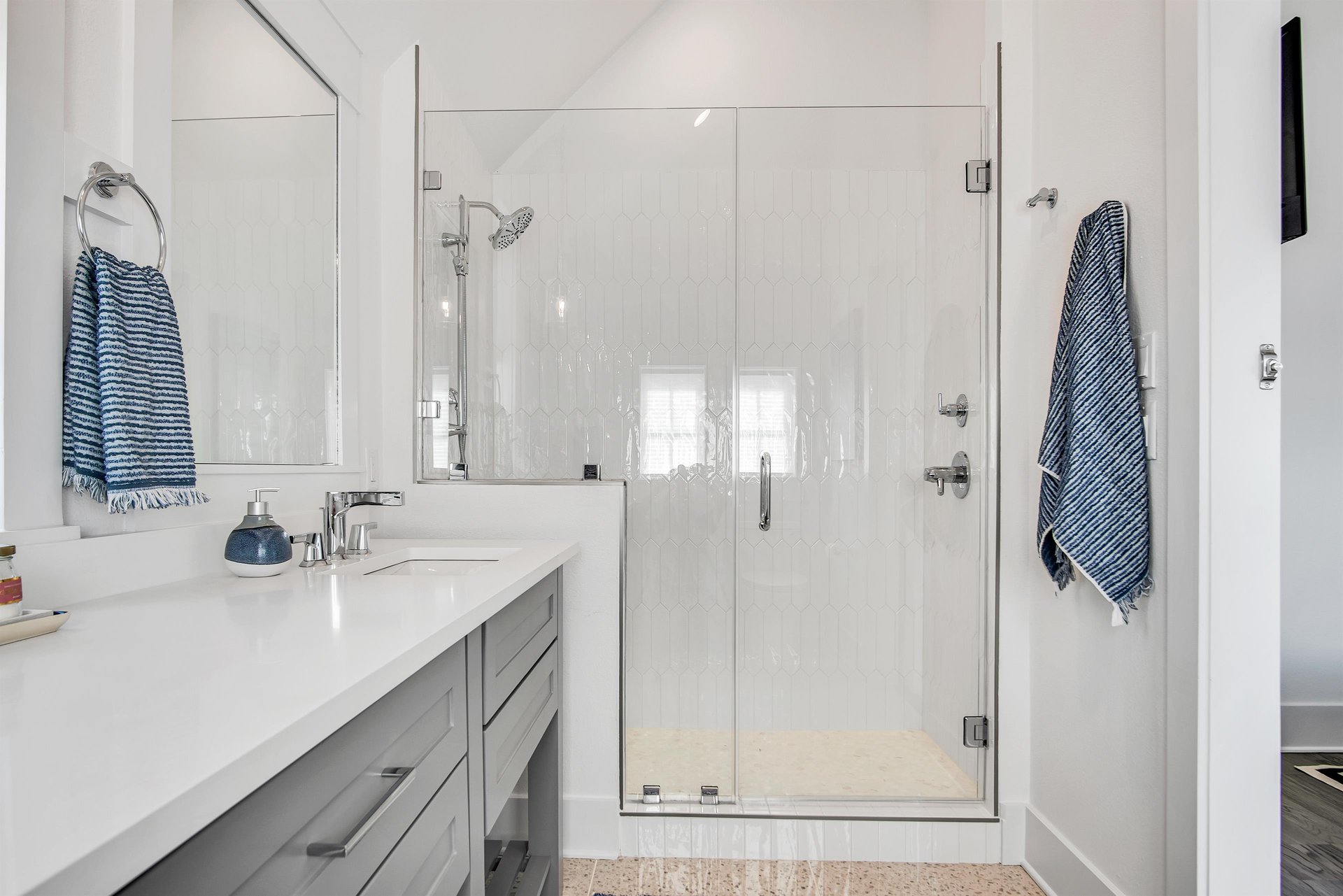 Primary King Bathroom, 2nd Floor