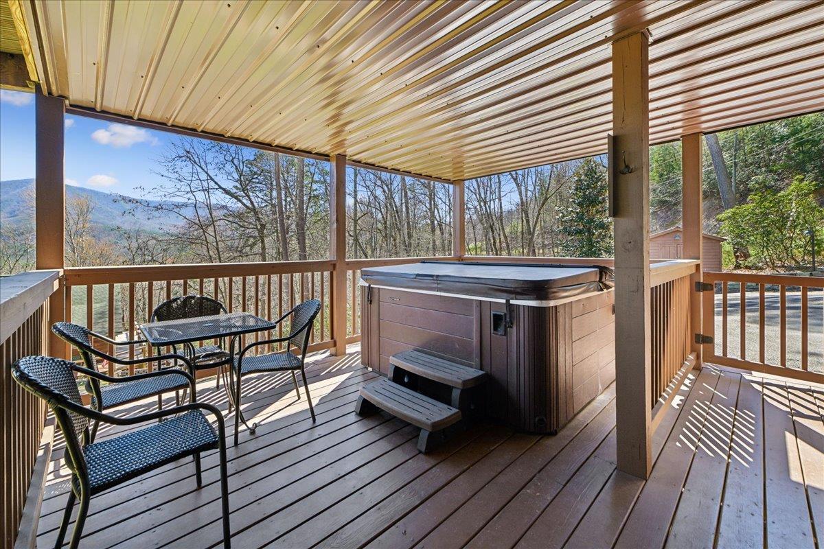 32Hot Tub