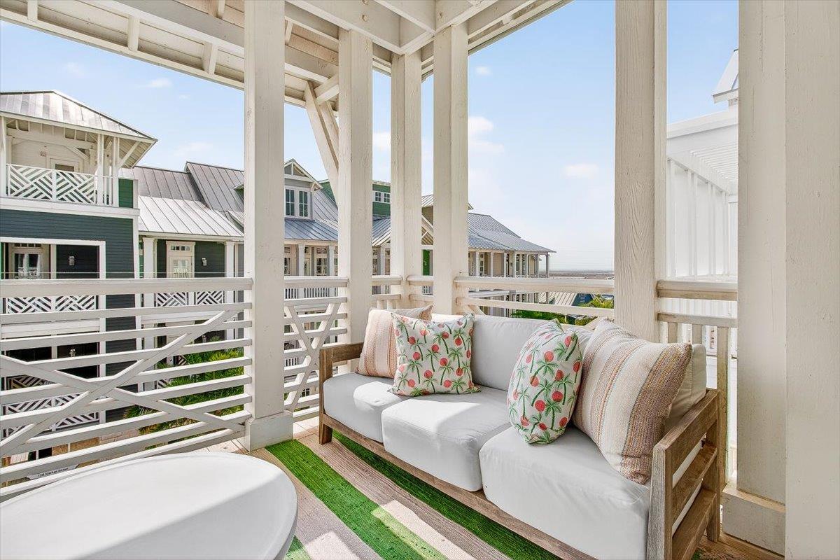 Lounge Balcony, 1st Floor