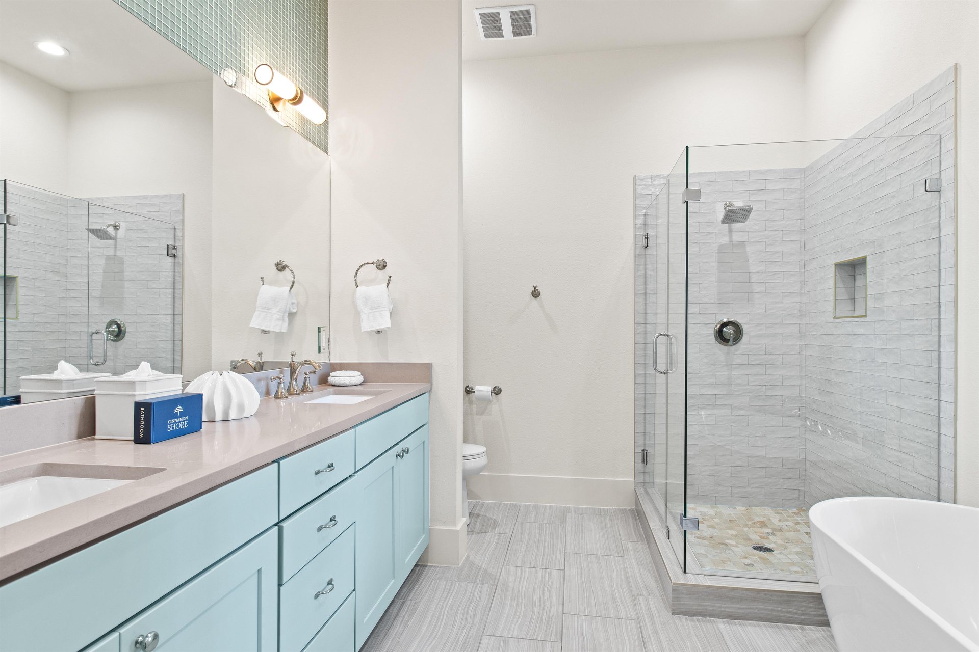 Primary King Bathroom, 2nd Floor