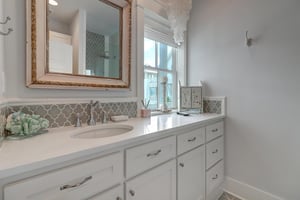 Second King Suite Bathroom, 2nd Floor