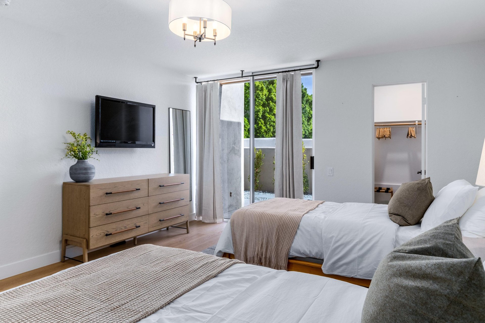 Guest bedroom