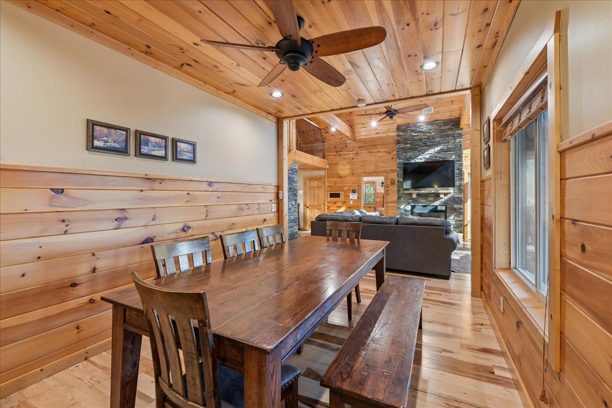 19Dining Room