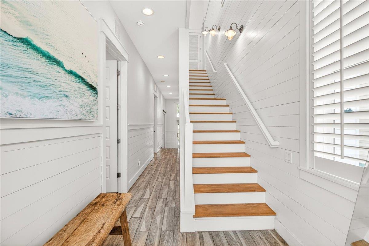 1st Floor, Entryway