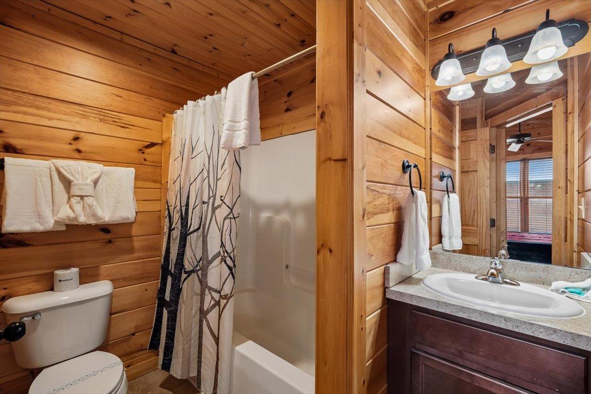 King Bedroom 2 Attached Bathroom