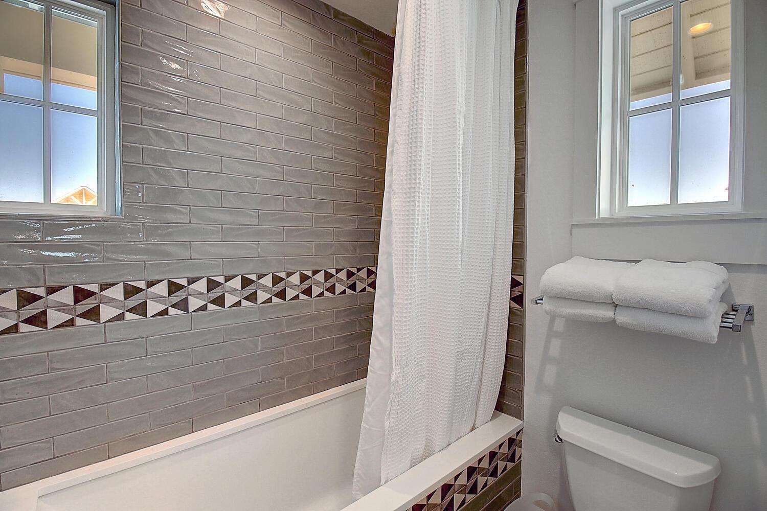 2nd Floor Full Bathroom