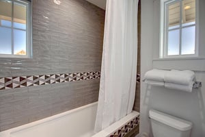 2nd Floor Full Bathroom