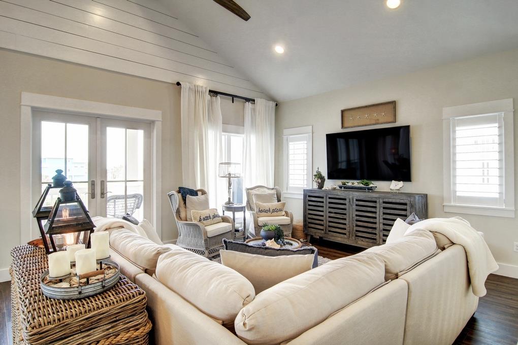 2nd Floor Living Room