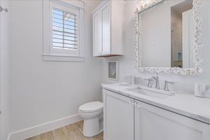 Primary King Bathroom, 2nd Floor