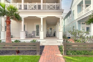 Front Porch, 1st Floor