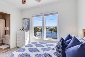 Queen Bedroom, 2nd Floor