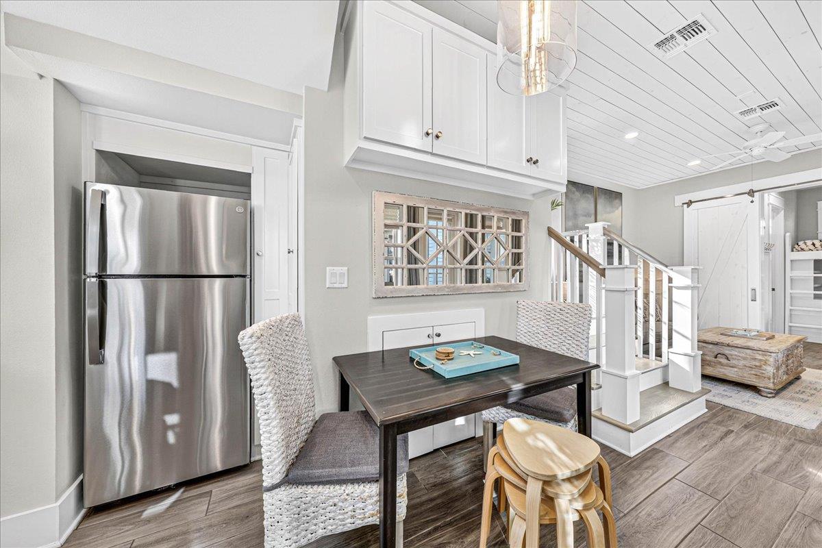 1st Floor, Dining Area