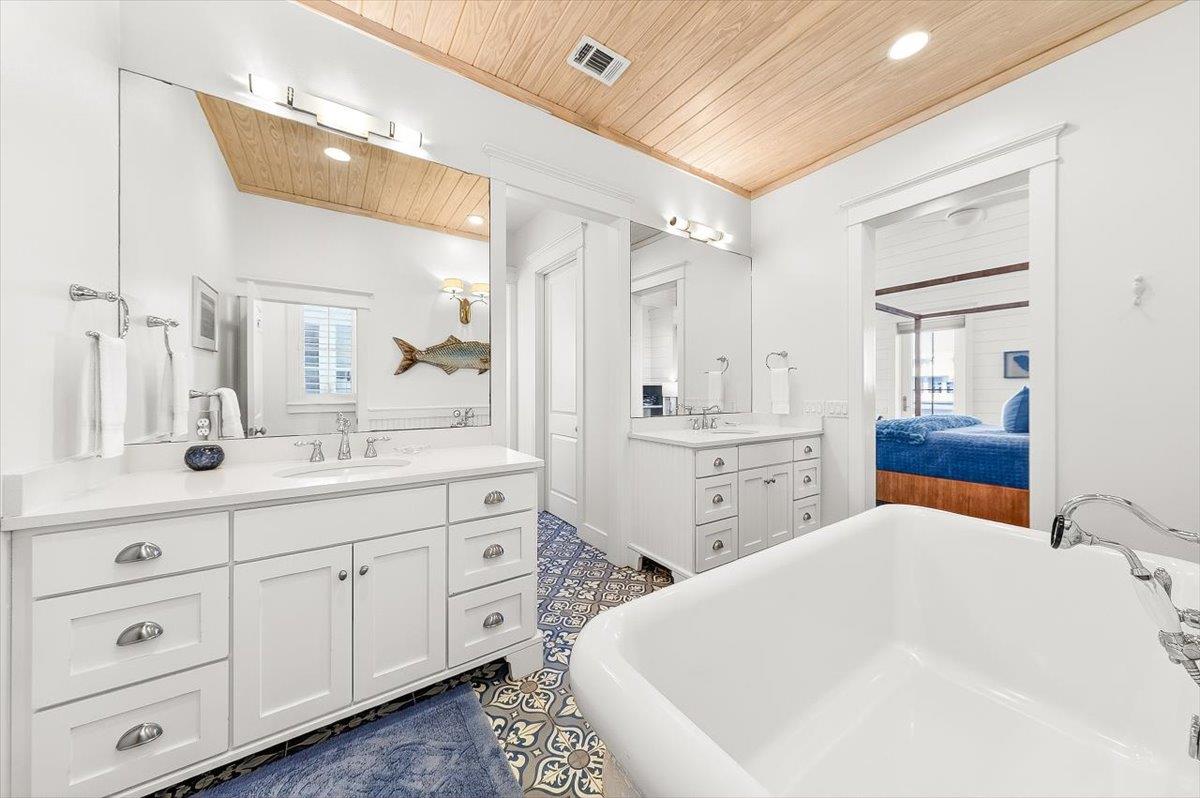 2nd Floor, Primary King Bathroom