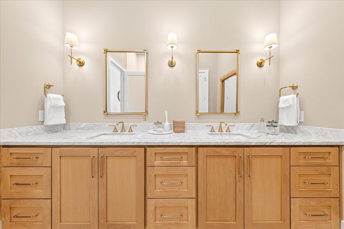 2nd Floor, First King Bathroom