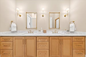 2nd Floor, First King Bathroom