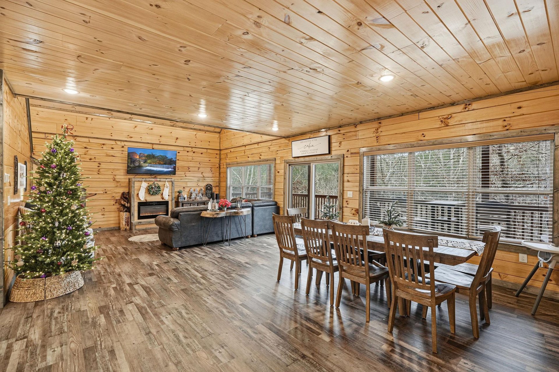 Gather around your spacious dining table in this warm log cabin atmosphere, where wooden beams and cozy furnishings create perfect moments for family meals.