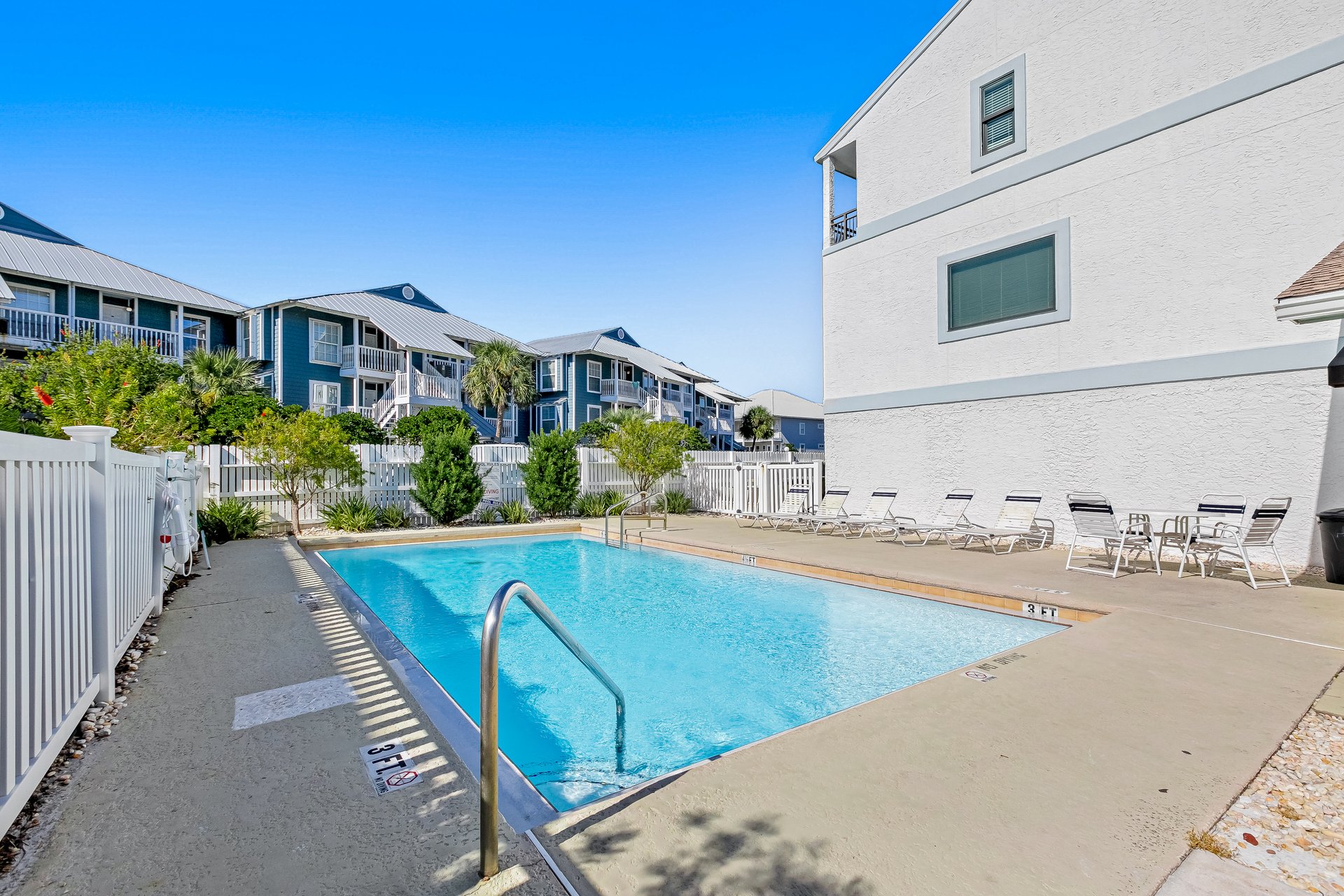 Costa Vista Townhomes 13 25