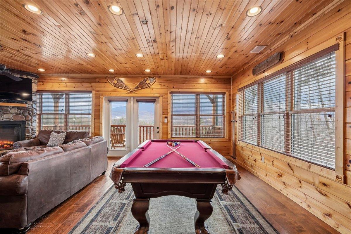 10Game Room