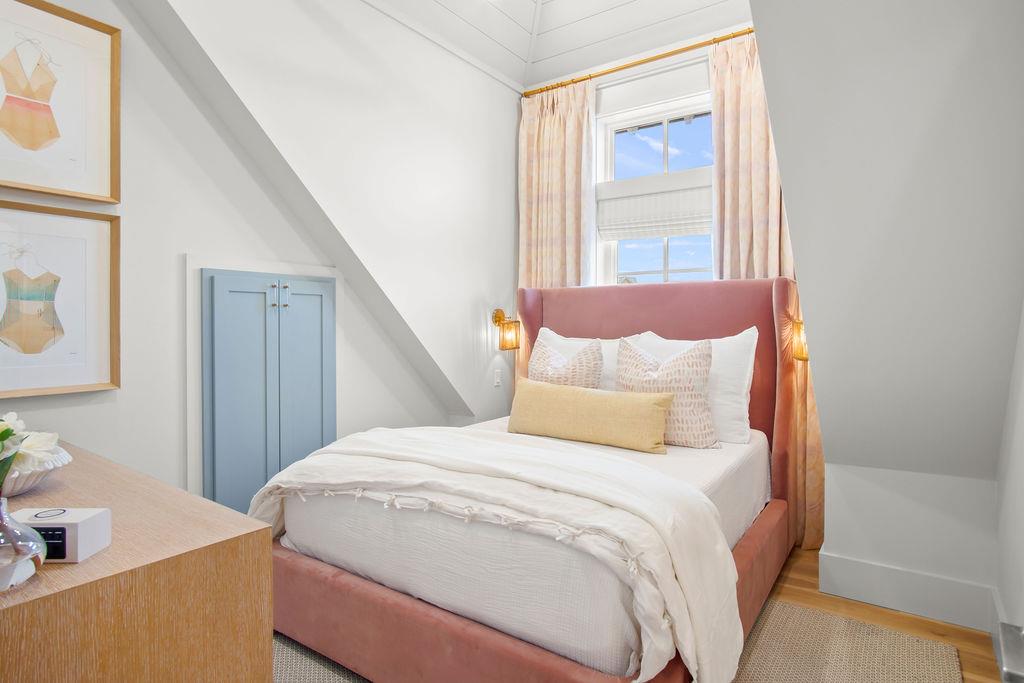 Queen Bedroom, 3rd Floor