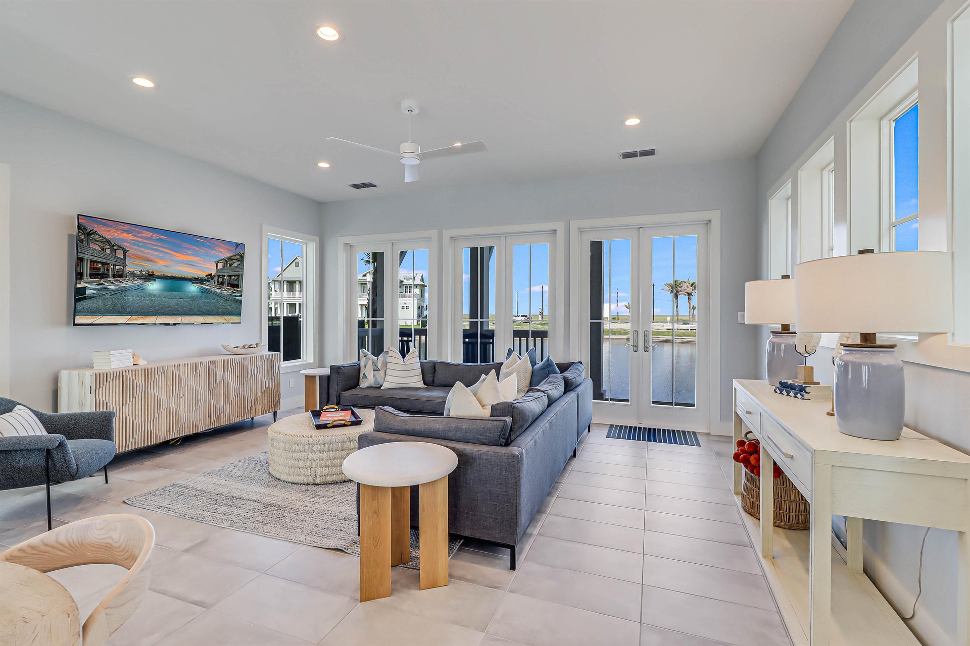 Living Area, 1st Floor