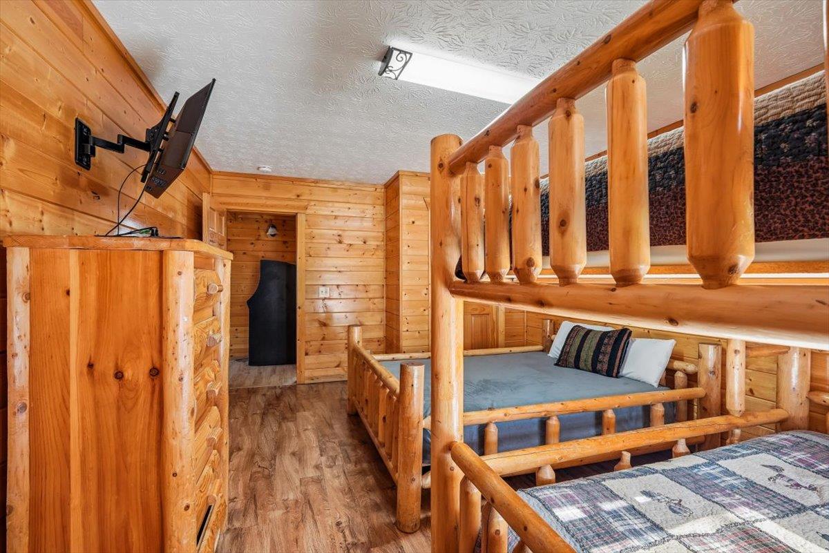 43Bedroom