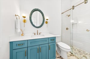 Second King Bathroom, 1st Floor