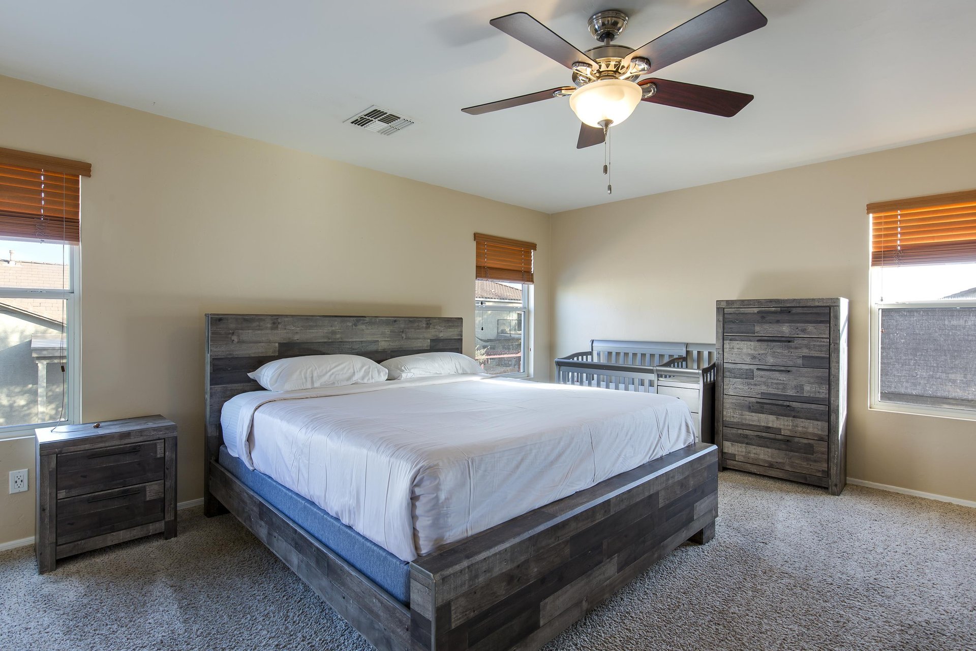 King size bed, crib, flatscreen TV, and ensuite bathroom.