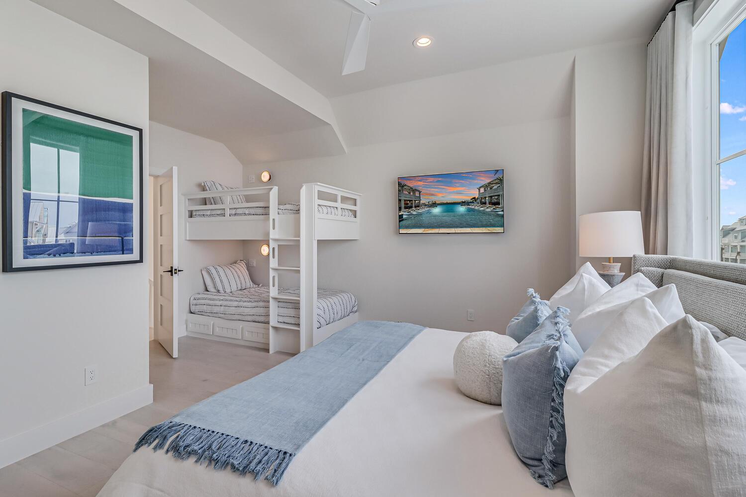 3rd Floor King Suite with Additional Twin Beds