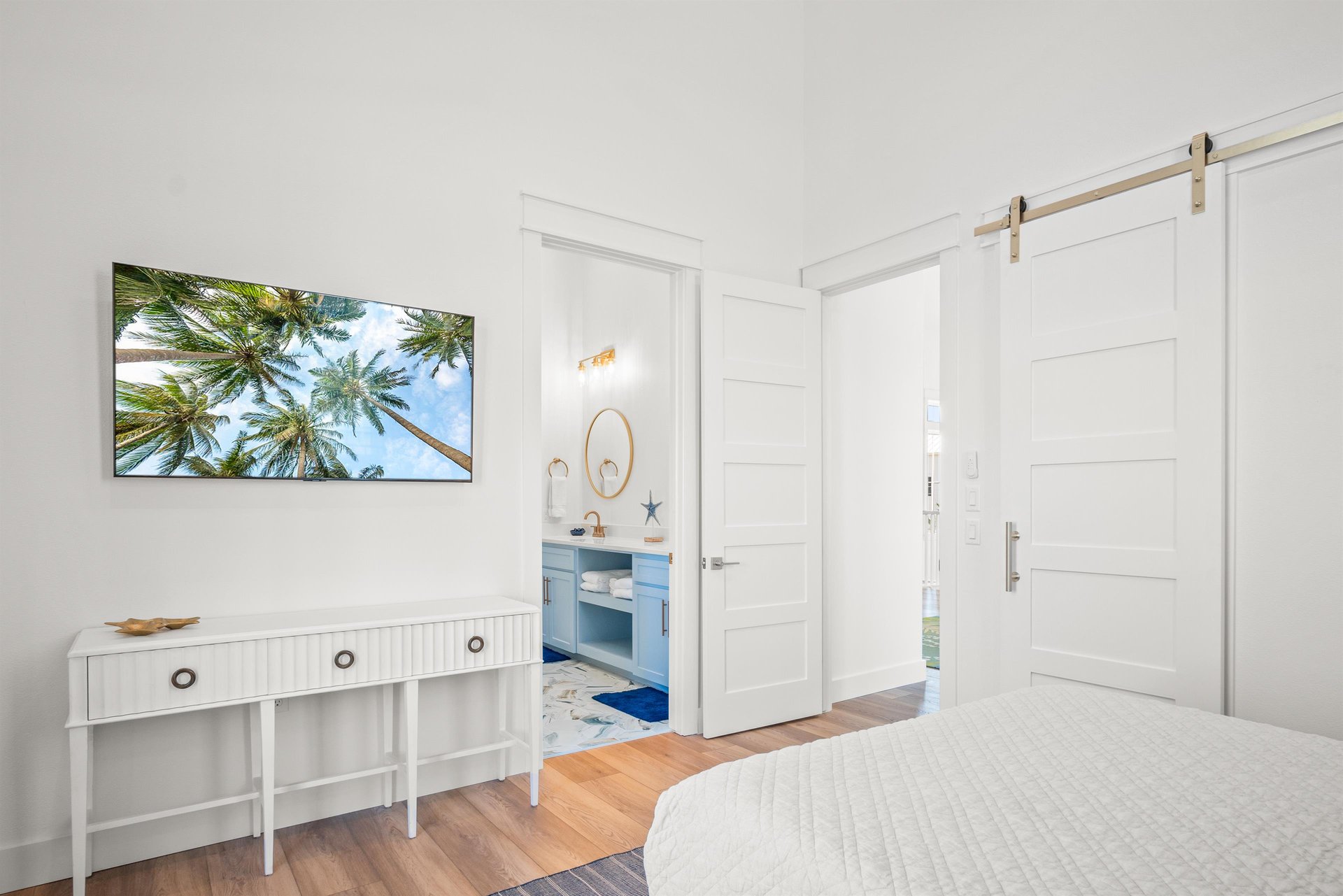 Ensuite Queen Bedroom, 2nd Floor