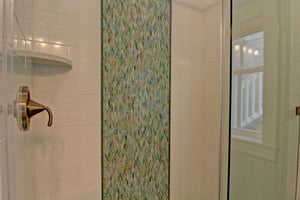 Third King Bathroom, 1st Floor