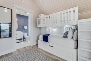 QueenQueen Bunk Bedroom, 2nd Floor