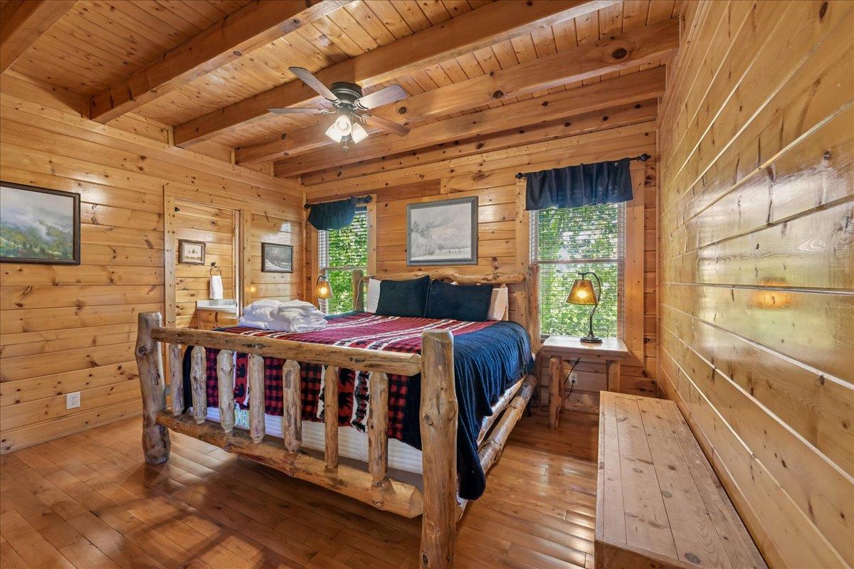 14Primary Bedroom