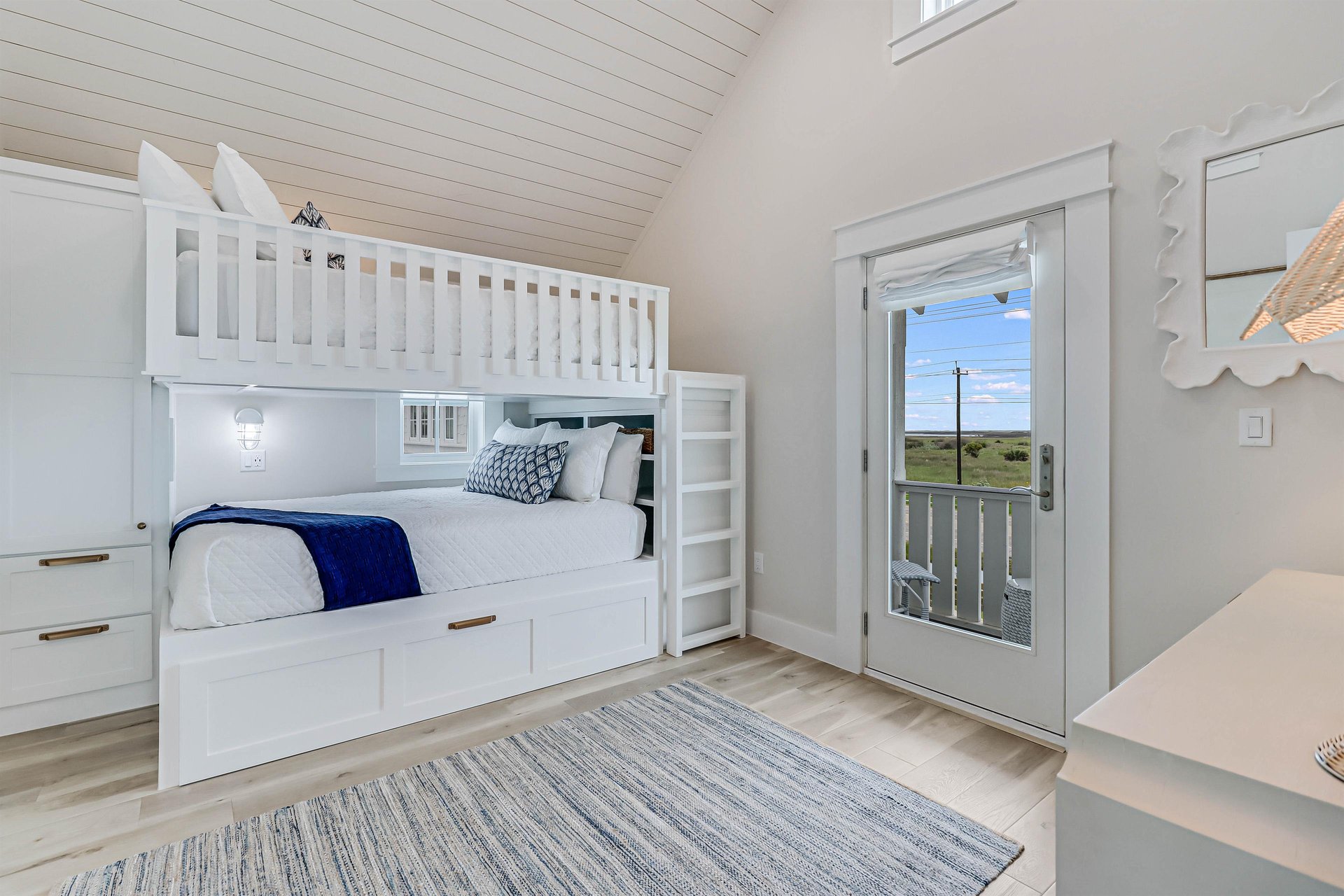 QueenQueen Bunk Bedroom, 2nd Floor