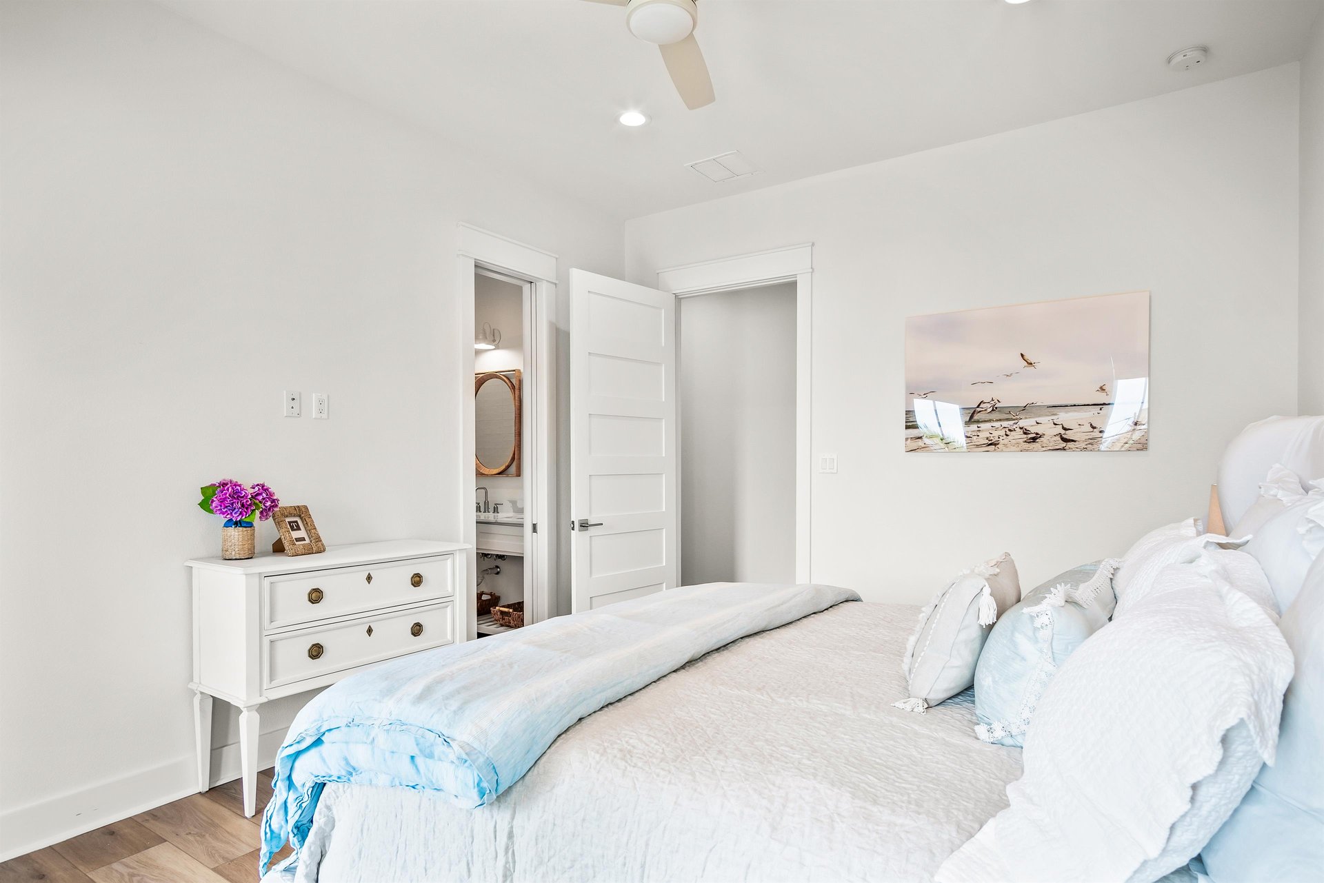 King Bedroom, 2nd Floor