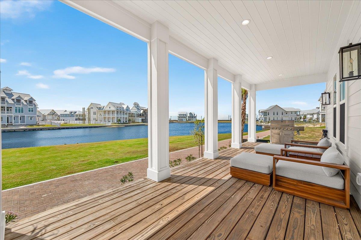 Lakeside Porch, 1st Floor