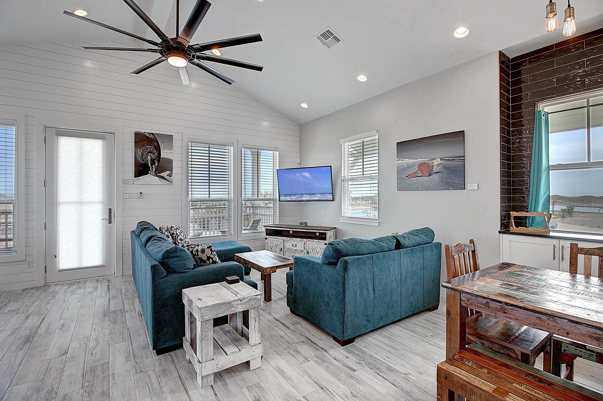 Living Area, 2nd Floor