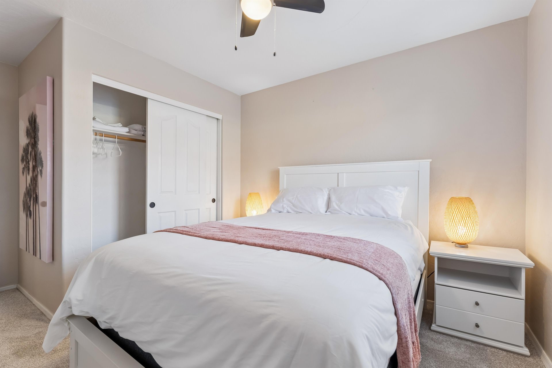 Queen size bed.