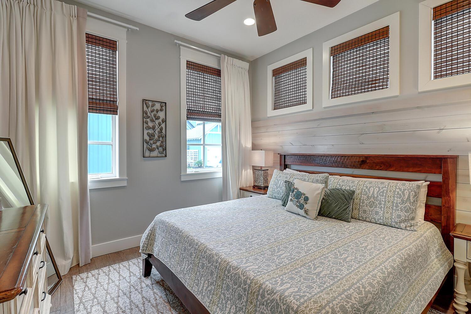 King Bedroom, 1st Floor