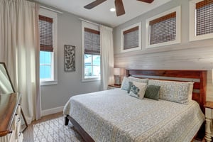 King Bedroom, 1st Floor