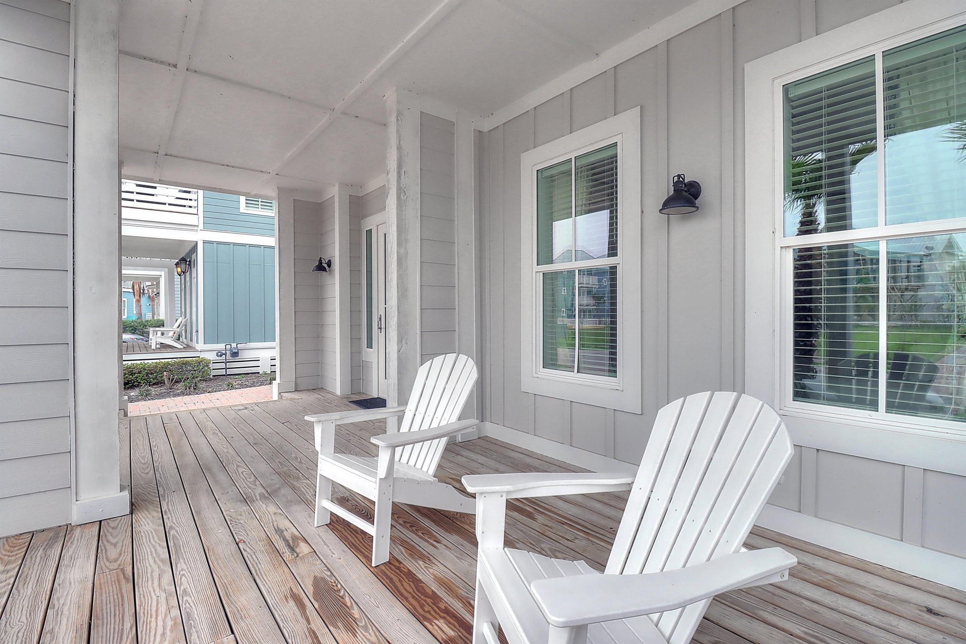 Front Porch, 1st Floor