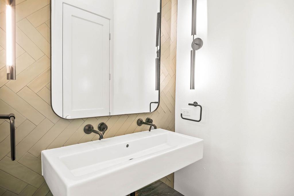 Hall Bathroom, 2nd Floor