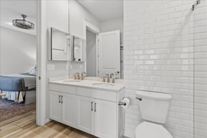 Shared Bathroom, 1st Floor