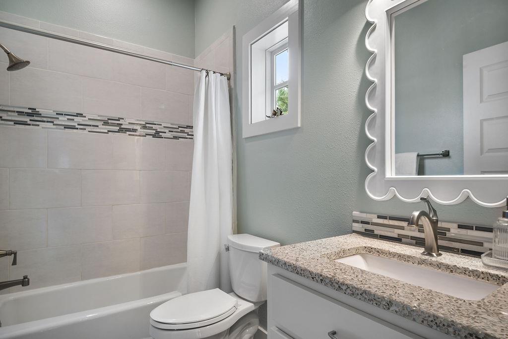 Hall Bathroom, 2nd Floor