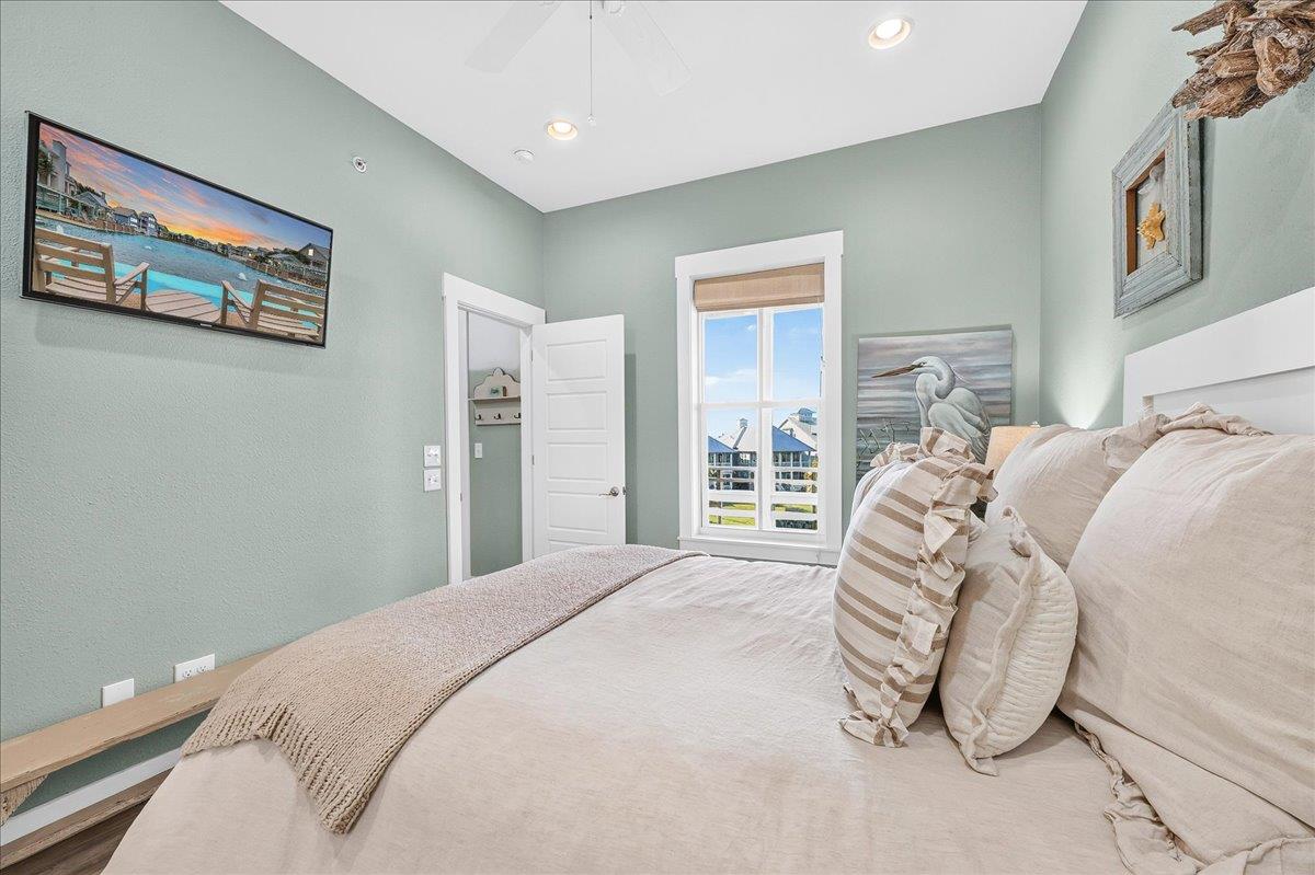 Queen Bedroom, 1st Floor